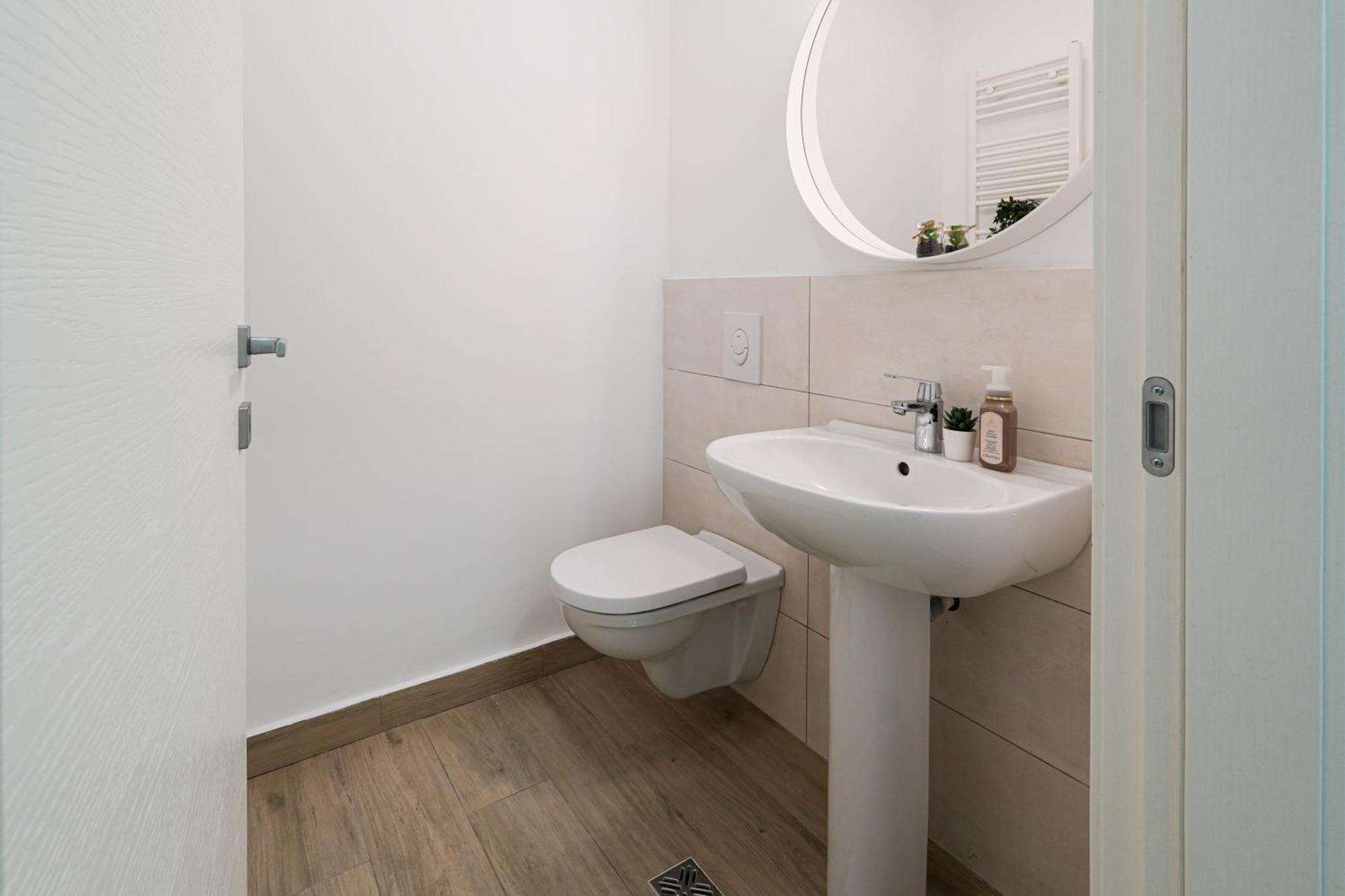Gabi - Chic Apt With Parking Close To Veranda Mall Boekarest Buitenkant foto