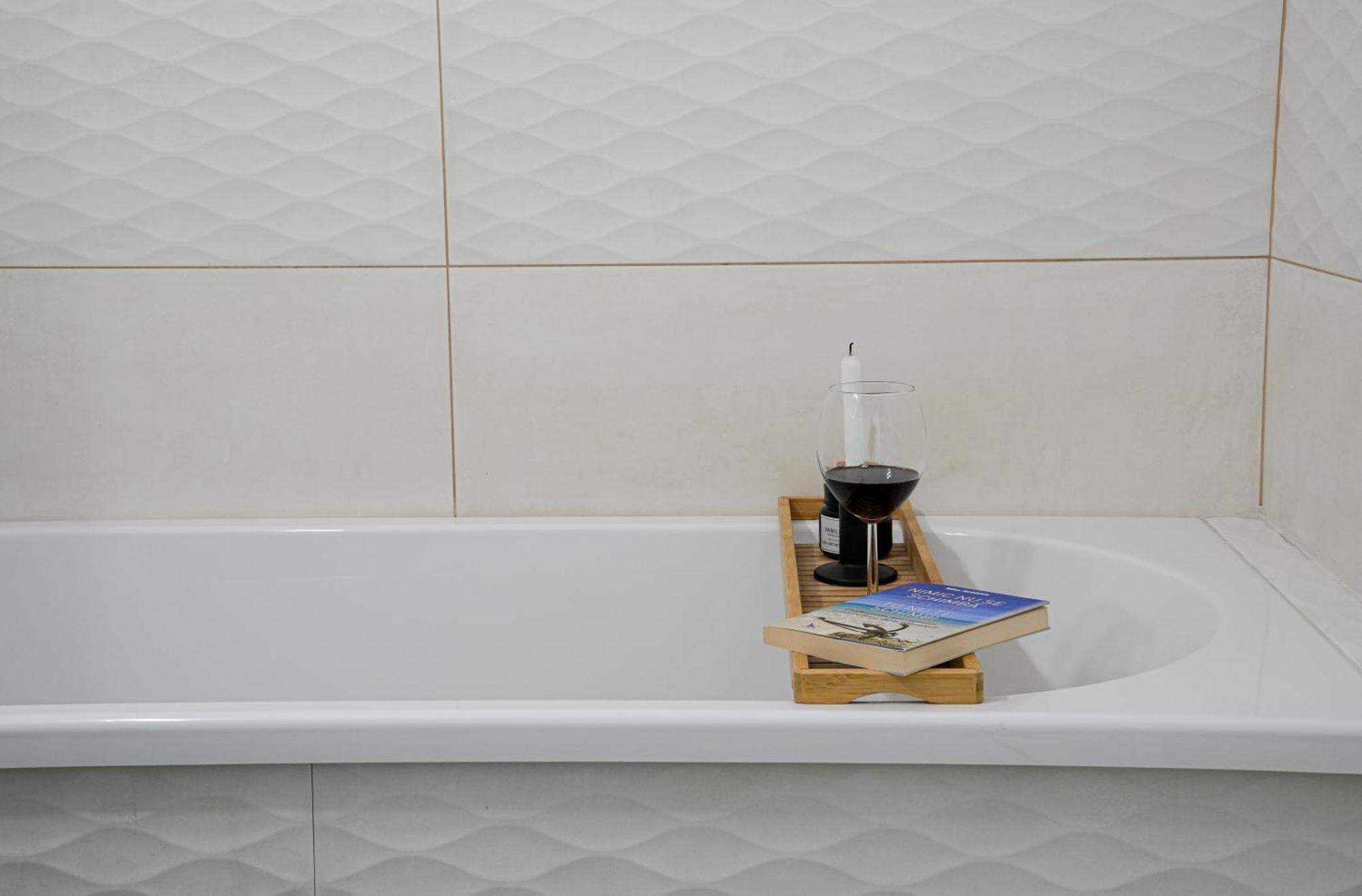 Gabi - Chic Apt With Parking Close To Veranda Mall Boekarest Buitenkant foto